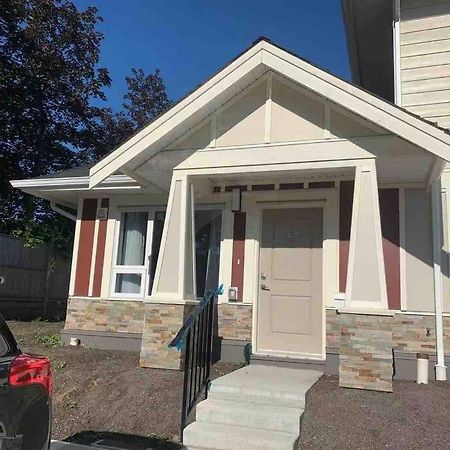 Brand New Constructed 1-Bedroom Townhouse Duncan Bagian luar foto